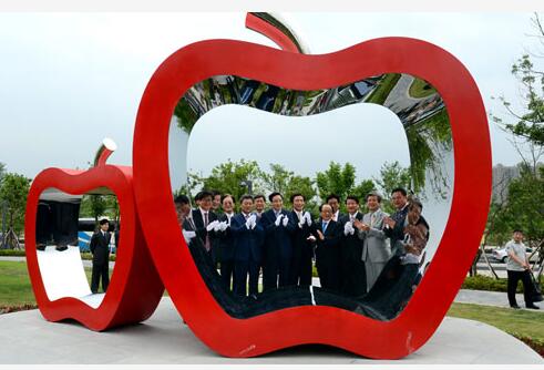 韩国小苹果雕塑